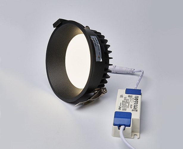 IT06-6013 black 3000K_