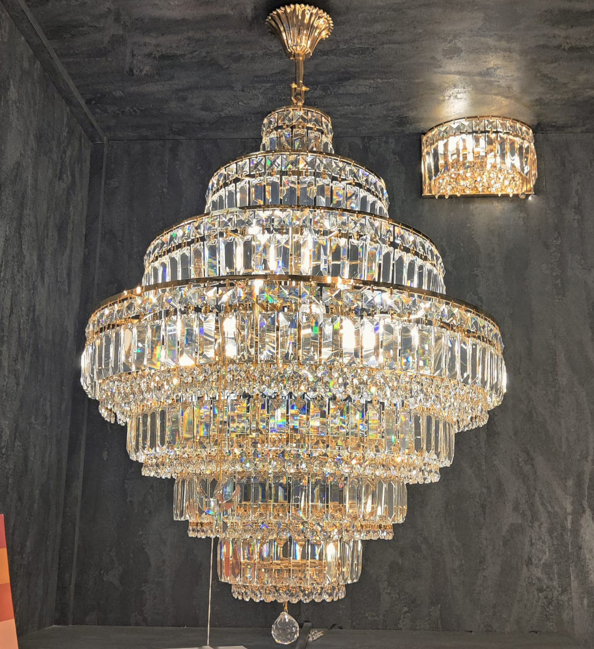 AS/2000/60/18 Gold Pendeloque_