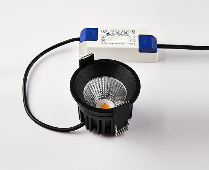 IT08-8035 black 3000K_